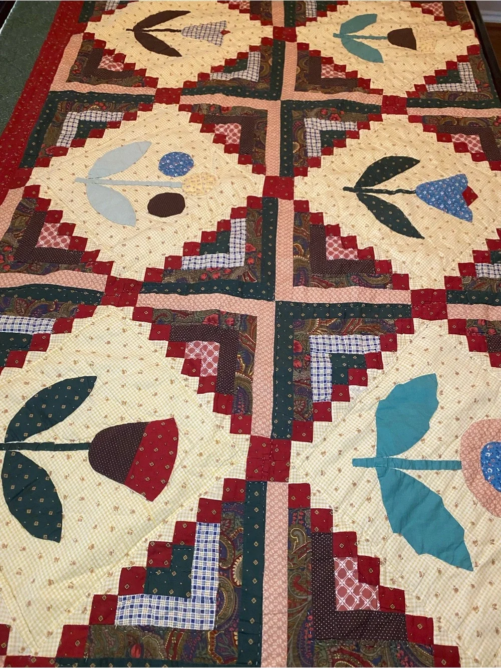 Vintage Patchwork Quilt floral pattern in Multi-color design Queen/Full 1993